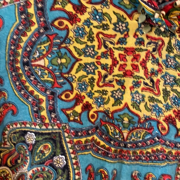 Gorgeous rayon fabric with stunning pattern - Picture 2 of 6